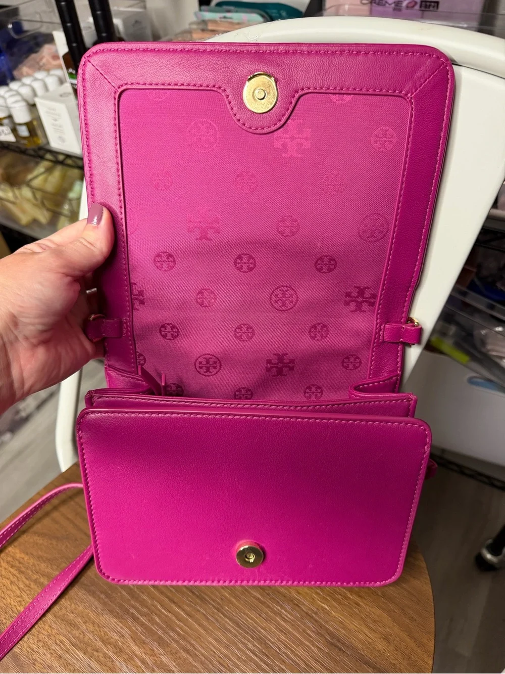 $428 retail Pre-loved Tory Burch Alexa Crossbody with strap